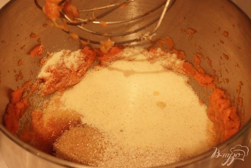 Фото приготовление рецепта: Морковный торт с творожным кремом шаг №2