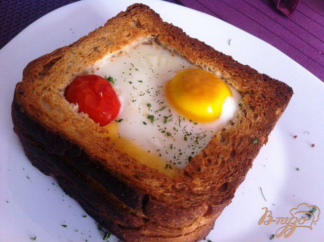 Фото приготовление рецепта: Сэндвич с яичницей из духовки шаг №7