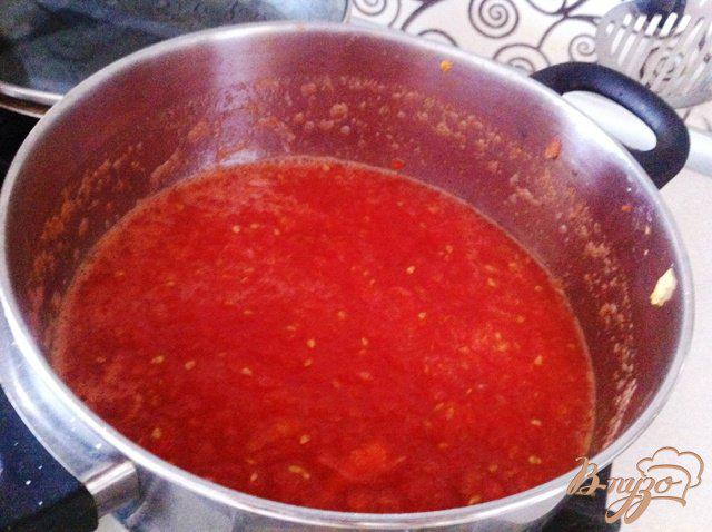 Фото приготовление рецепта: Томатный острый соус шаг №3