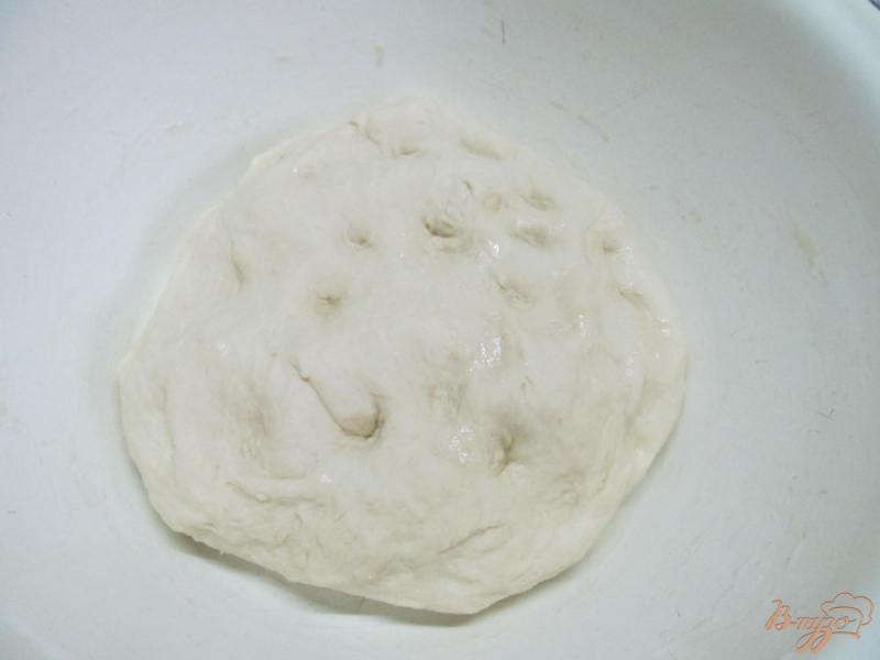 Фото приготовление рецепта: Хлеб с вялеными помидорами шаг №4