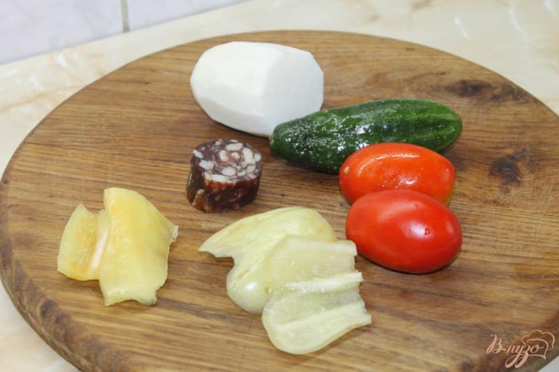 Фото приготовление рецепта: Салат с редькой и свежими овощами шаг №1