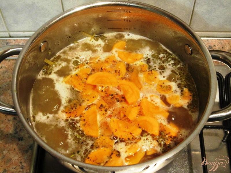 Фото приготовление рецепта: Суп из куриных крылышек со спагетти шаг №6