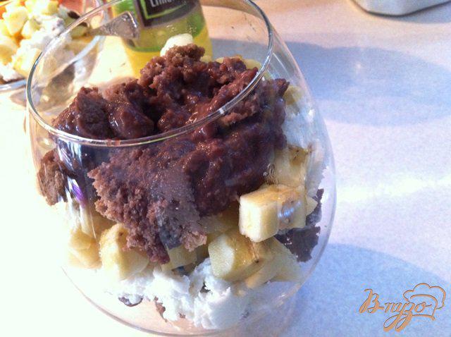 Фото приготовление рецепта: Шоколадный трайфл с бананом шаг №7