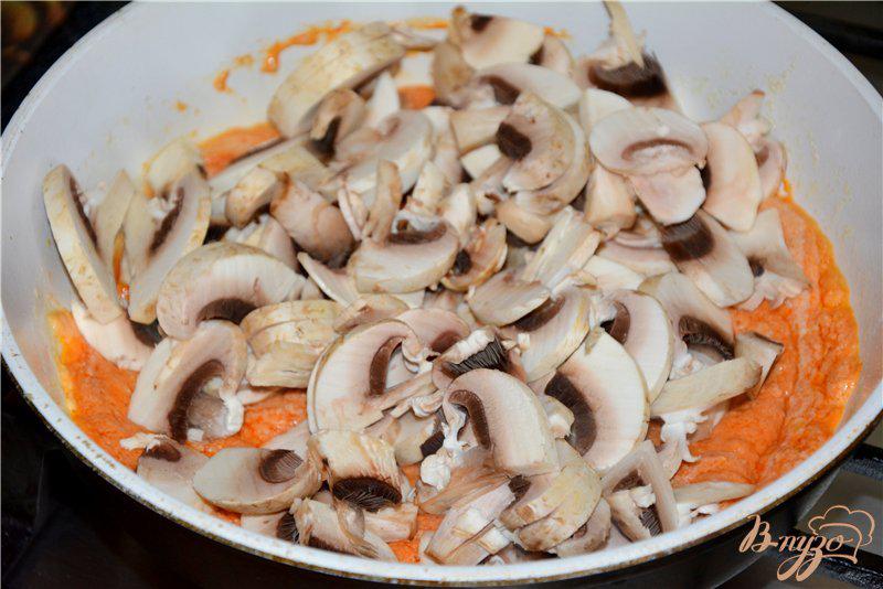 Фото приготовление рецепта: Куриные сердечки в грибном соусе шаг №7