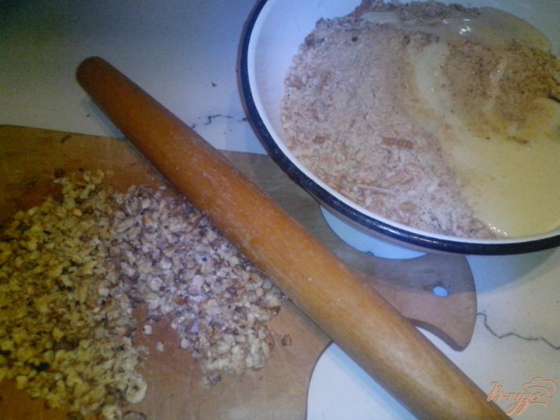 Фото приготовление рецепта: Шоколадная «колбаска» с кунжутом шаг №3