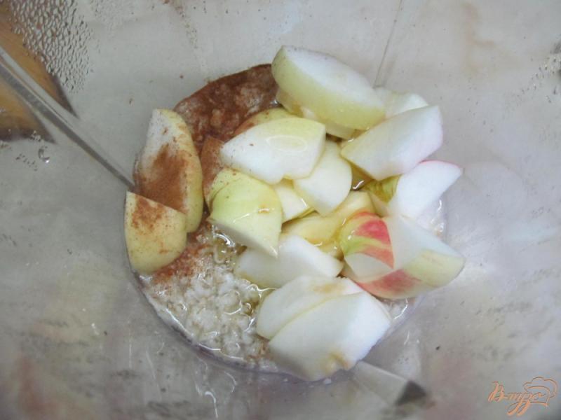 Фото приготовление рецепта: Смузи из овсяных хлопьев с яблоком шаг №2