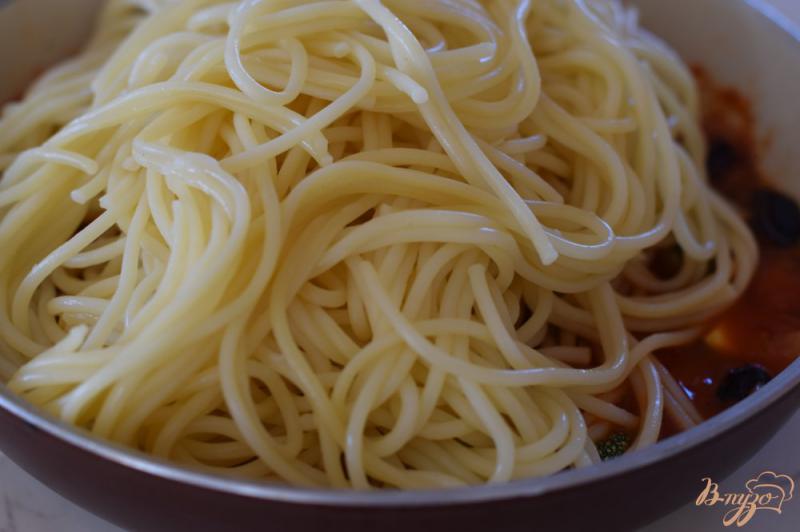 Фото приготовление рецепта: Спагетти с вялеными помидорами и кабачками шаг №5