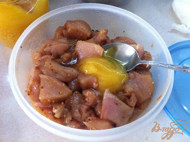 Фото приготовление рецепта: Куриное филе с моцареллой и помидорами шаг №4