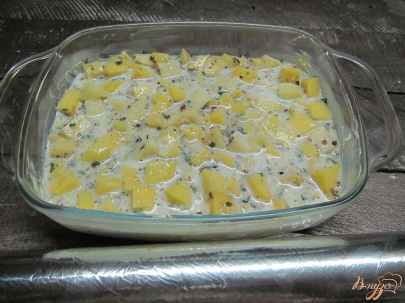 Фото приготовление рецепта: Картофель гратен с соусом песто шаг №4