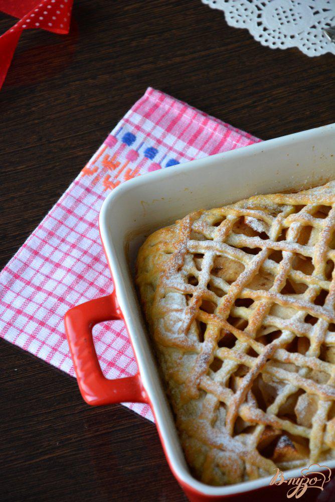 Фото приготовление рецепта: Слоеный пирог с яблоками и корицей шаг №4