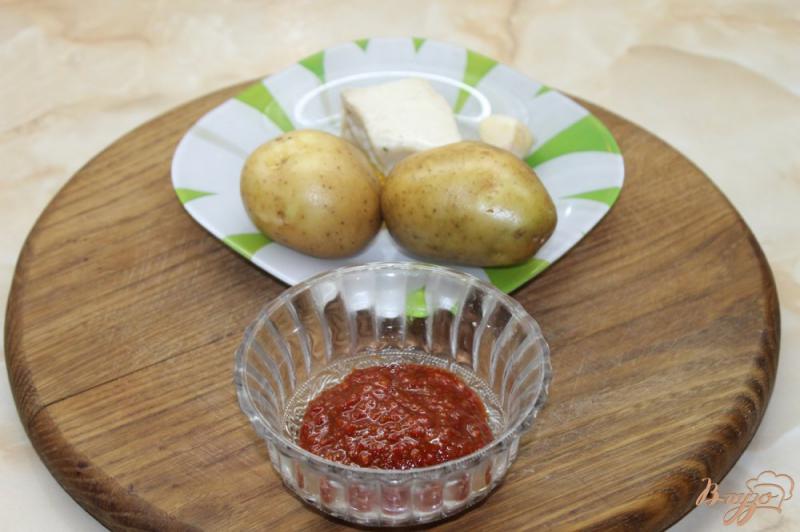 Фото приготовление рецепта: Картофель запеченный с аджикой и салом шаг №1