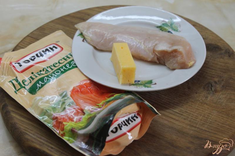 Фото приготовление рецепта: Куриное филе с сыром и сладким соусом шаг №1