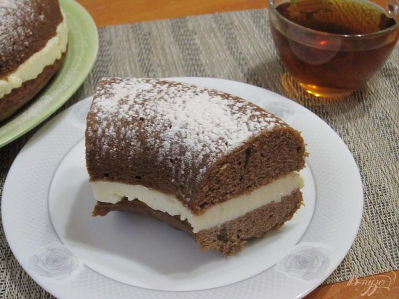 Фото приготовление рецепта: Шоколадный кекс с кремом из творога шаг №11