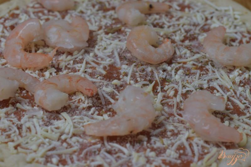Фото приготовление рецепта: Пицца с креветками и мидиями шаг №2