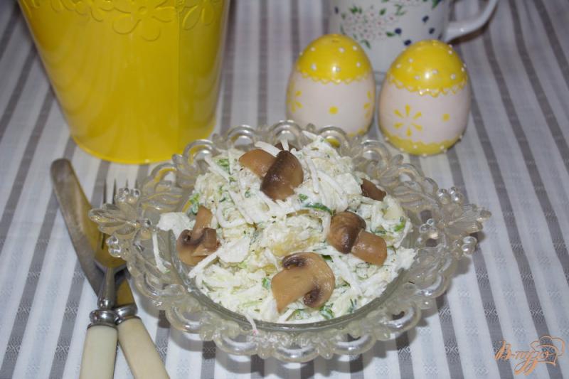 Фото приготовление рецепта: Осенний салат с редькой и грибами шаг №5