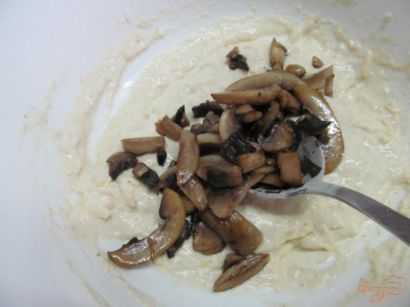 Фото приготовление рецепта: Оладьи с грибами и сыром шаг №5