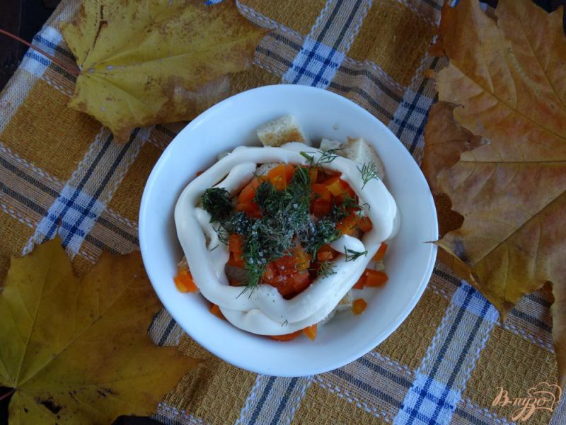 Фото приготовление рецепта: Салат с морковью и горошком шаг №6
