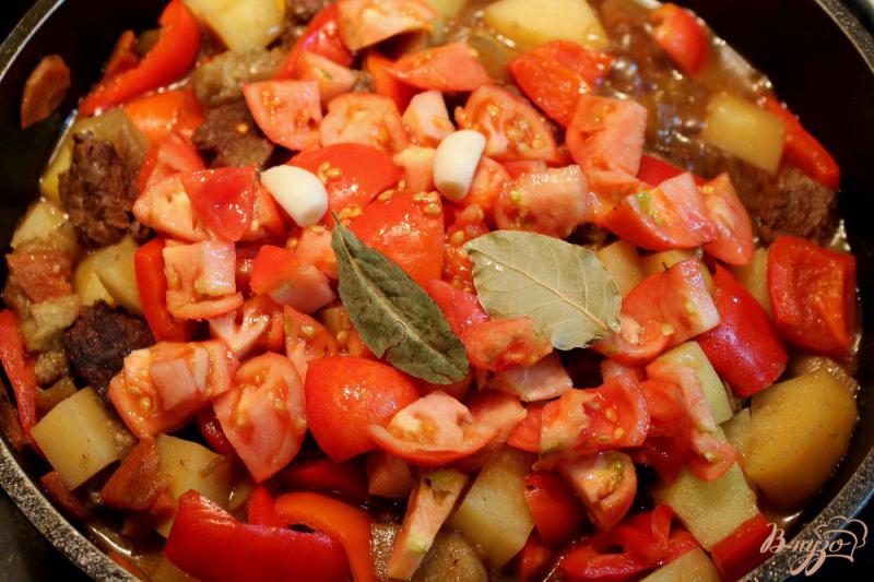 Фото приготовление рецепта: Жаркое из телятины с картофелем, болгарским перцем и баклажаном шаг №6