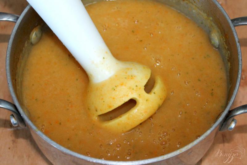 Фото приготовление рецепта: Овощной крем-суп со шкварками шаг №4