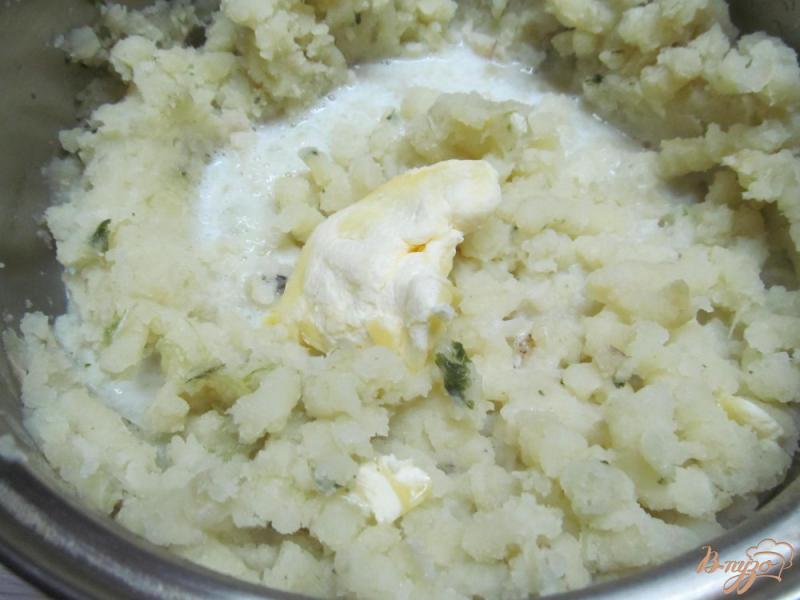Фото приготовление рецепта: Картофельное пюре со стволом брокколи шаг №4