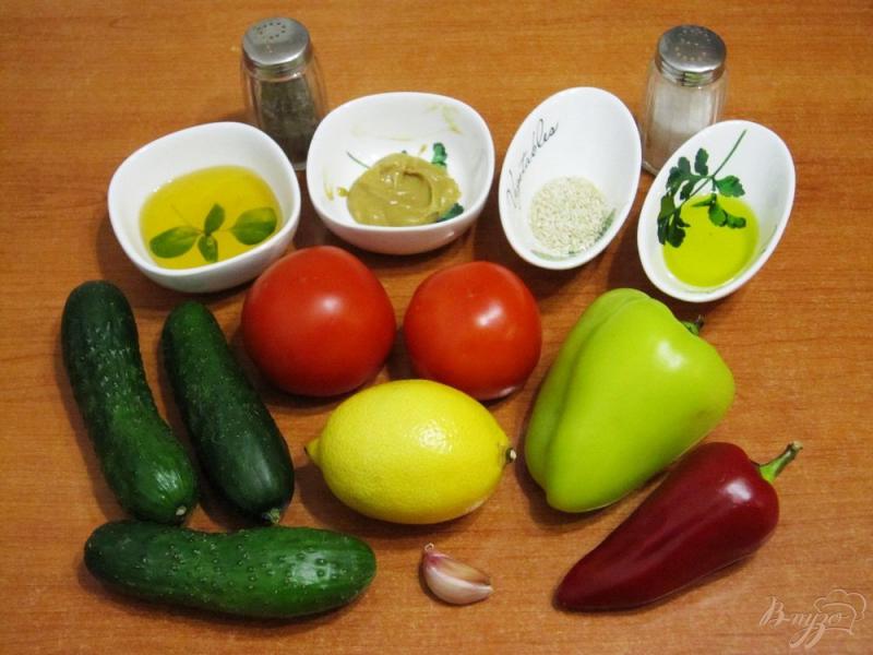 Фото приготовление рецепта: Овощной салат с оригинальной заправкой шаг №1