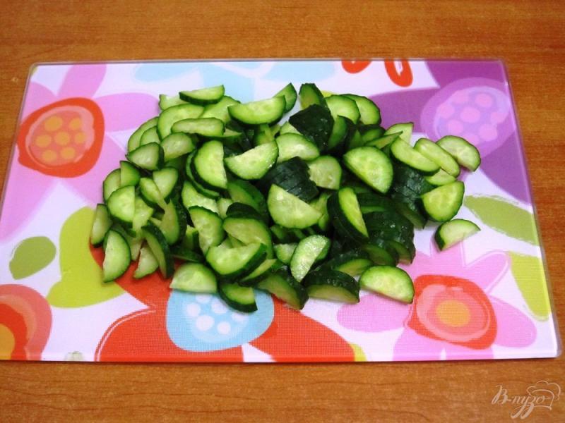 Фото приготовление рецепта: Овощной салат с оригинальной заправкой шаг №2