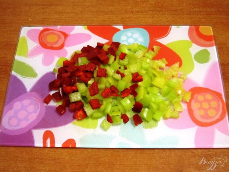 Фото приготовление рецепта: Овощной салат с оригинальной заправкой шаг №4