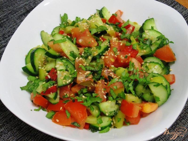 Фото приготовление рецепта: Овощной салат с оригинальной заправкой шаг №11