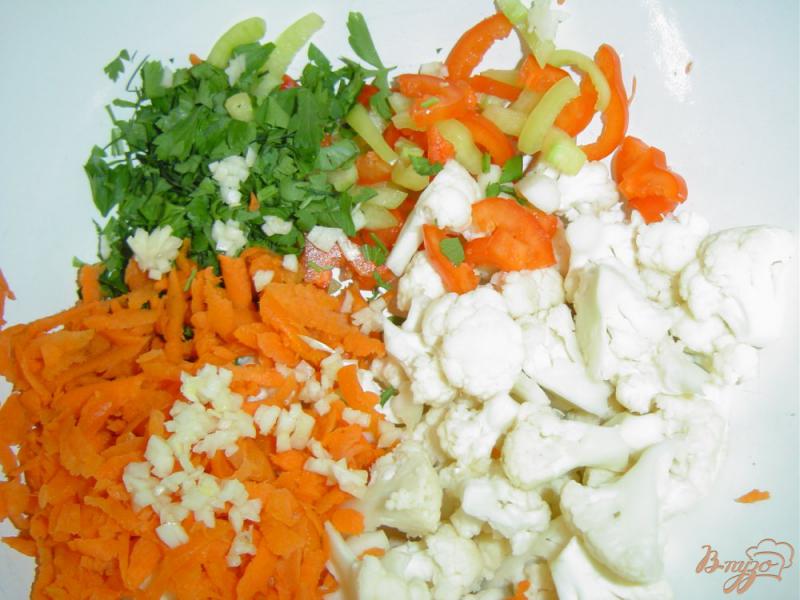 Фото приготовление рецепта: Овощной салат с цветной капустой шаг №5