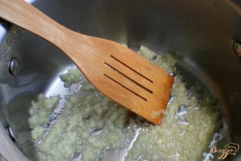 Фото приготовление рецепта: Аджика с зеленью и яблоком шаг №3