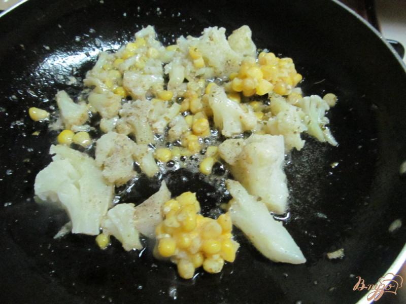 Фото приготовление рецепта: Паста лингвини под овощным соусом шаг №7