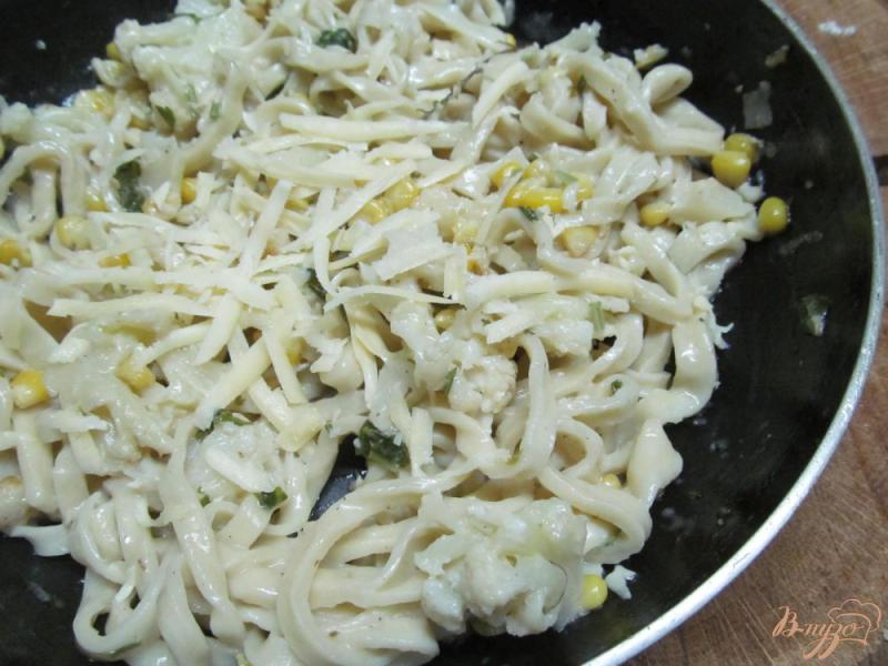 Фото приготовление рецепта: Паста лингвини под овощным соусом шаг №10