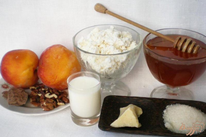 Фото приготовление рецепта: Персик с творогом и шоколадом шаг №1