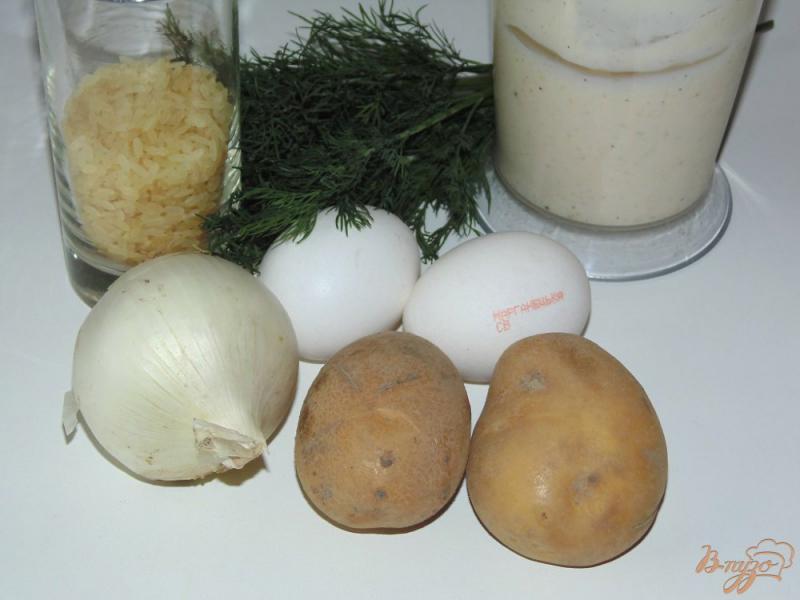 Фото приготовление рецепта: Салат с рисом и зеленью шаг №1