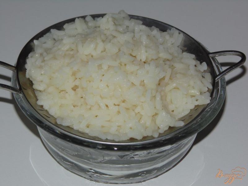 Фото приготовление рецепта: Салат с рисом и зеленью шаг №2