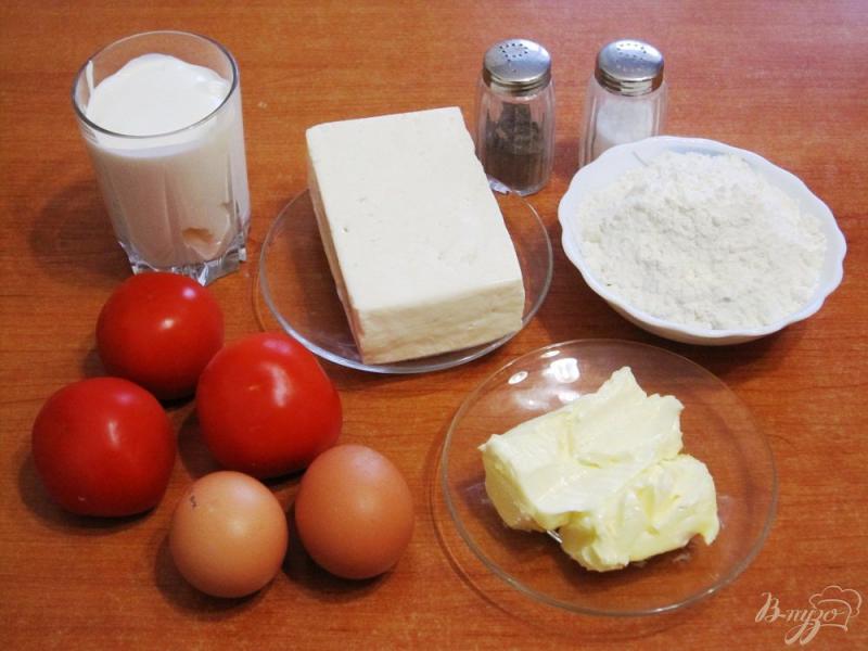 Фото приготовление рецепта: Закусочный пирог с помидорами и брынзой шаг №1