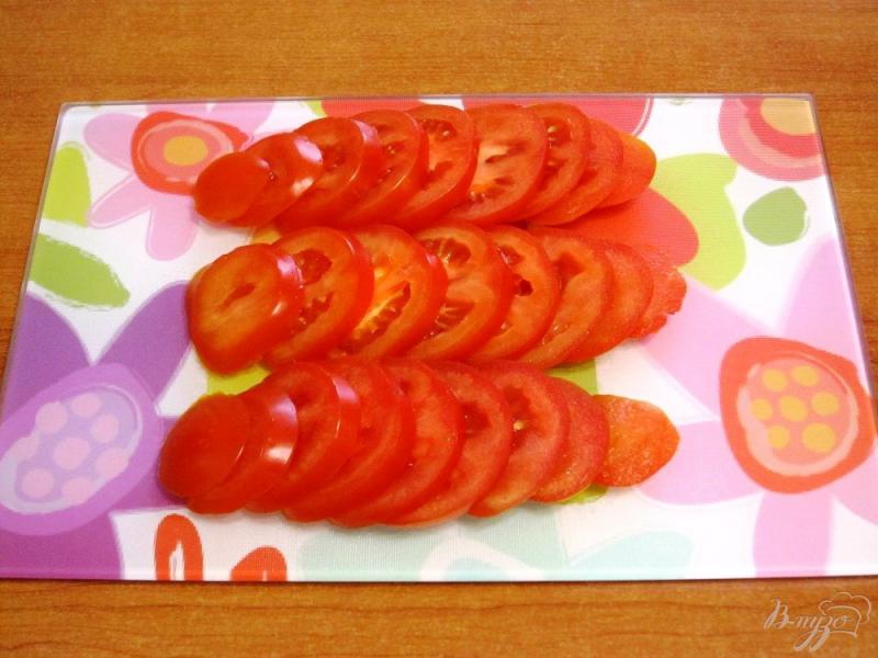 Фото приготовление рецепта: Закусочный пирог с помидорами и брынзой шаг №6