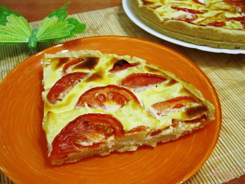 Фото приготовление рецепта: Закусочный пирог с помидорами и брынзой шаг №12