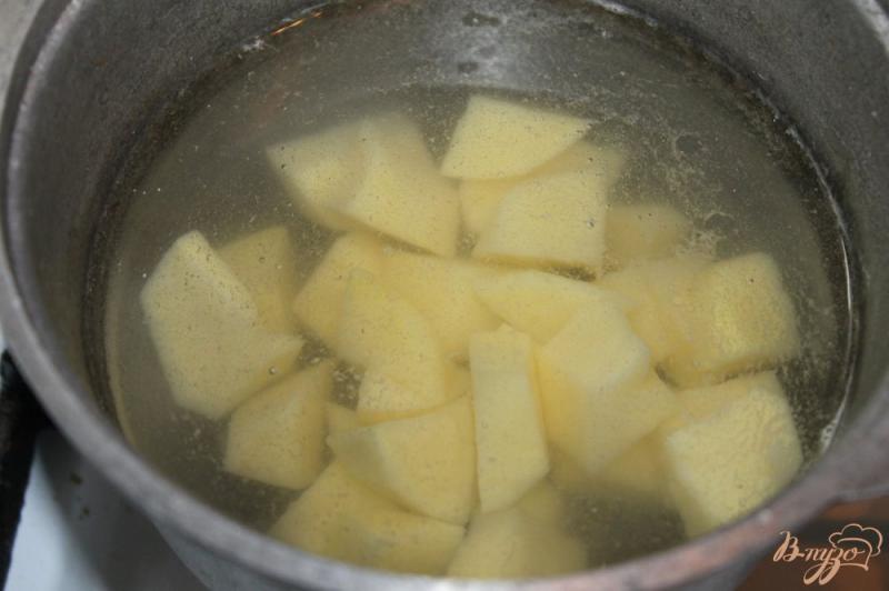 Фото приготовление рецепта: Сливочный суп - пюре с картофеля с гренками шаг №2