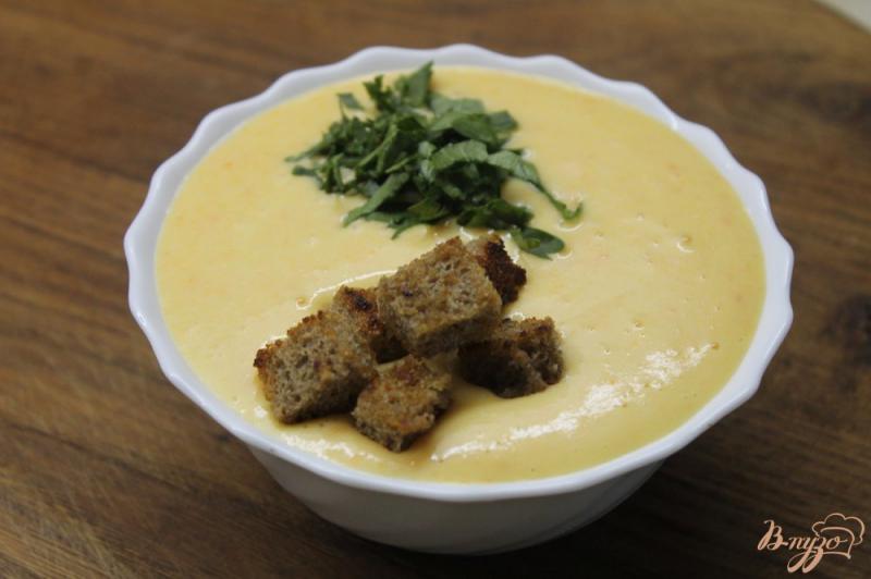 Фото приготовление рецепта: Сливочный суп - пюре с картофеля с гренками шаг №8