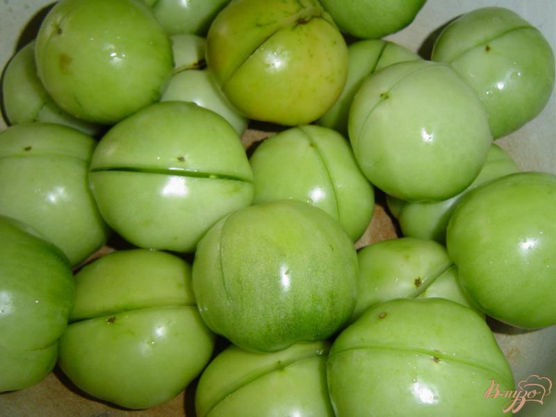 Фото приготовление рецепта: Зеленые помидоры на зиму по-грузински шаг №2