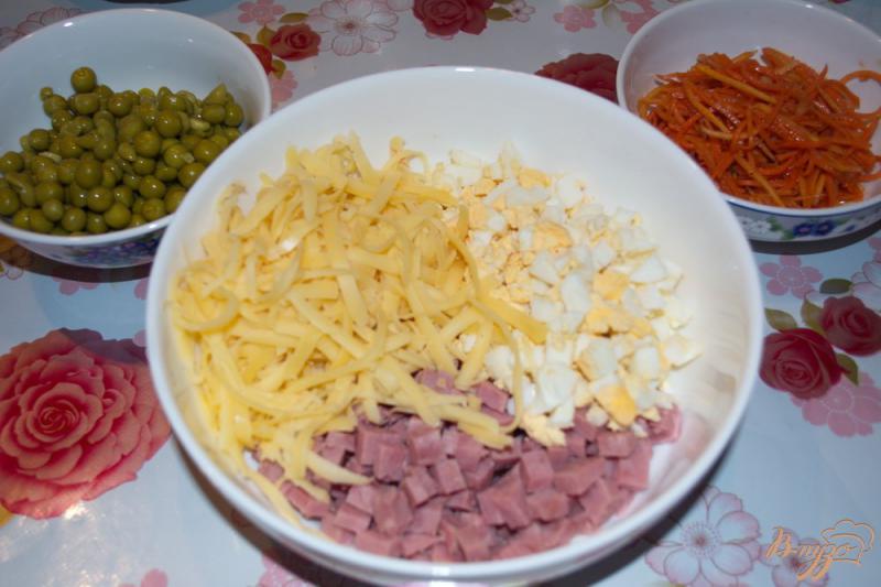 Фото приготовление рецепта: Быстрый салат с корейской морковкой шаг №4