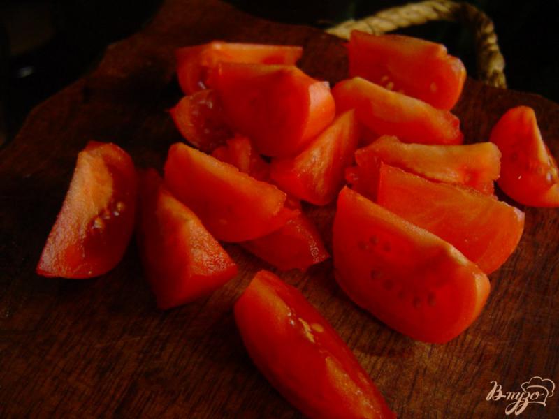Фото приготовление рецепта: Салат из пекинской капусты с помидорами и кукурузой шаг №2