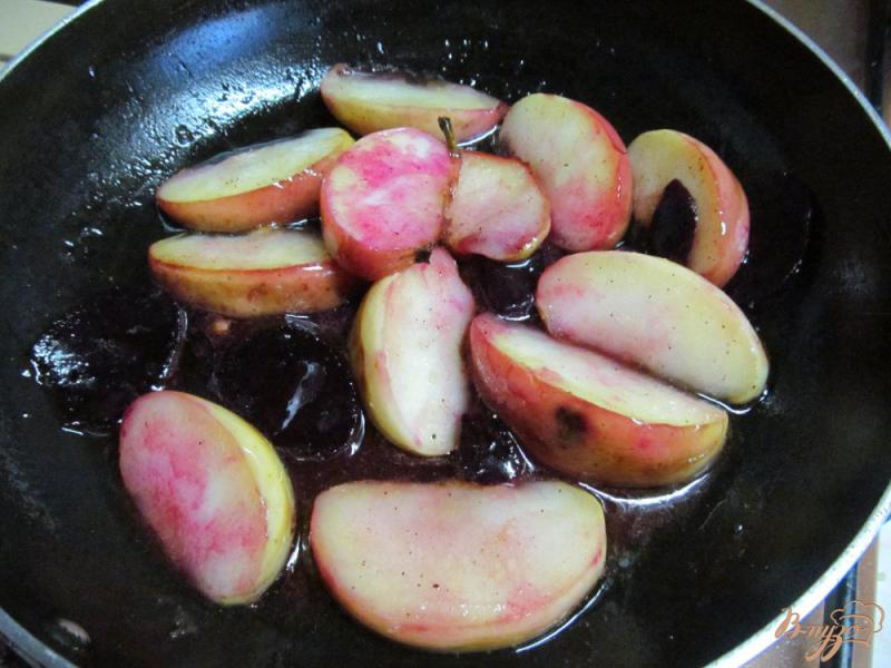 Фото приготовление рецепта: Стейк с яблоком и свеклой шаг №7