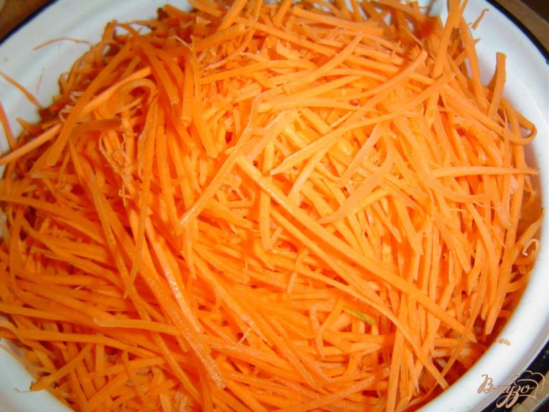 Фото приготовление рецепта: Квашеные баклажаны с морковью,чесноком и луком шаг №5