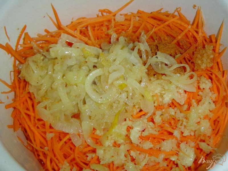 Фото приготовление рецепта: Квашеные баклажаны с морковью,чесноком и луком шаг №7