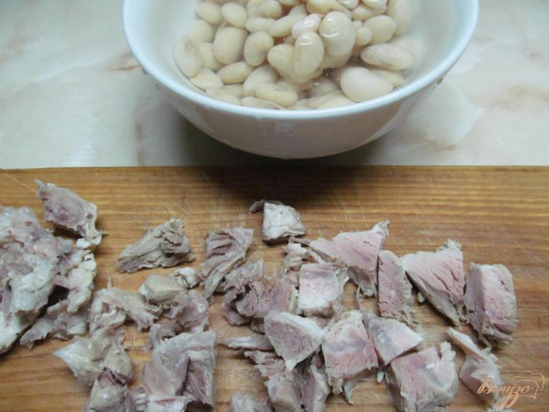 Фото приготовление рецепта: Салат из мяса свинины и фасоли шаг №1