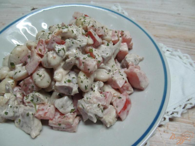 Фото приготовление рецепта: Салат из мяса свинины и фасоли шаг №4
