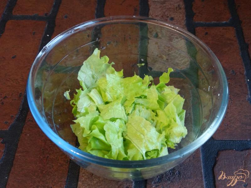 Фото приготовление рецепта: Салат с курицей и помидорами шаг №1