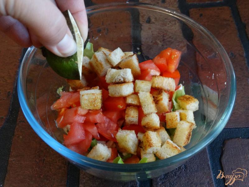 Фото приготовление рецепта: Салат с курицей и помидорами шаг №6